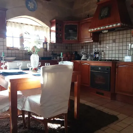 Malta. 600 Year Old House Of Character Daire