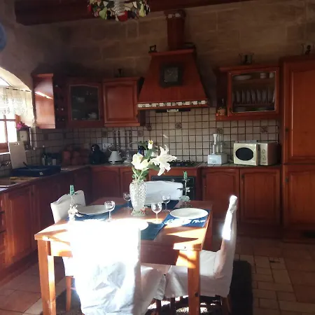 Malta. 600 Year Old House Of Character Daire *