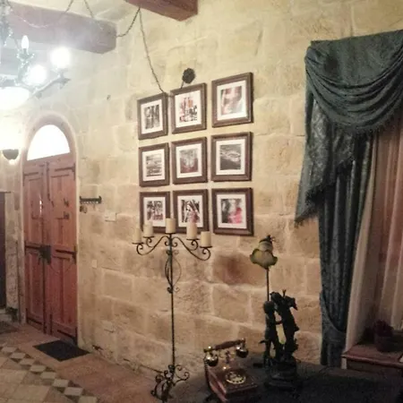 Malta. 600 Year Old House Of Character Apartament